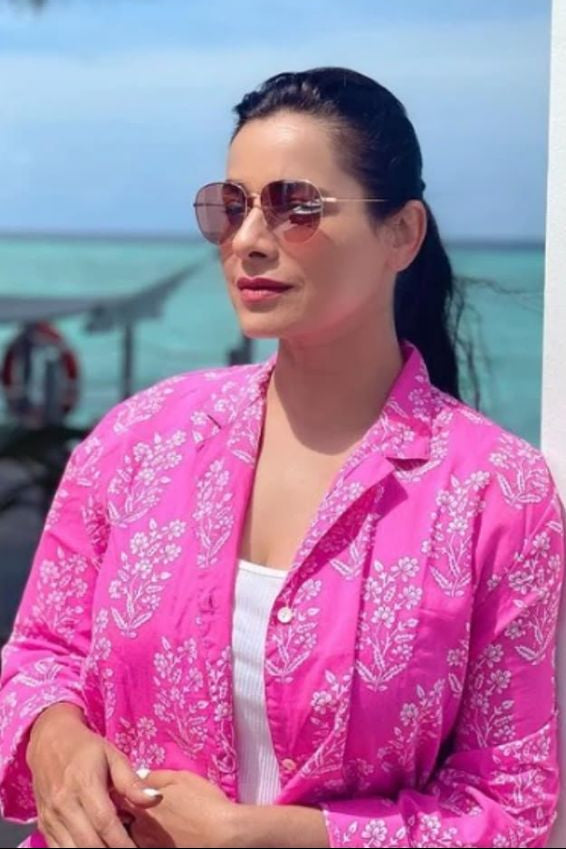 Neelam Kothari in Ruh Gulab Attar
