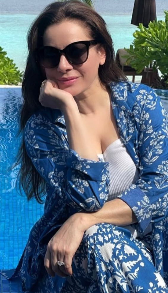 Neelam Kothari in Porticia