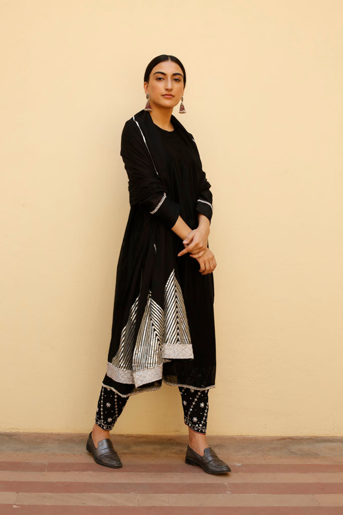 Share 158+ black kurti with black leggings super hot